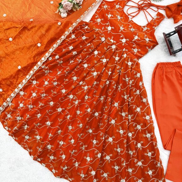 ANARKALI STYLE SALWAR SUIT - Picture 6 of 7